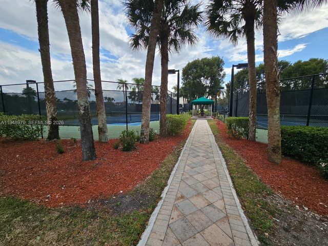 12981 Kapok Ln, Davie, FL 33330