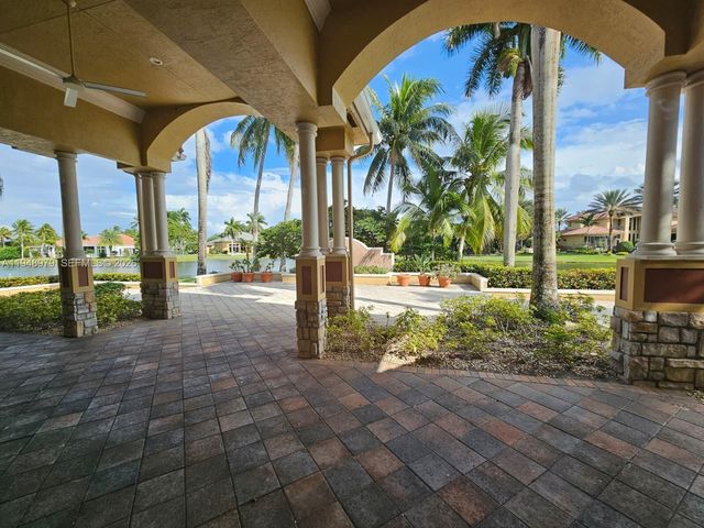 12981 Kapok Ln, Davie, FL 33330