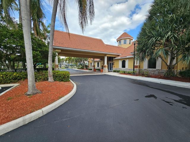 12981 Kapok Ln, Davie, FL 33330