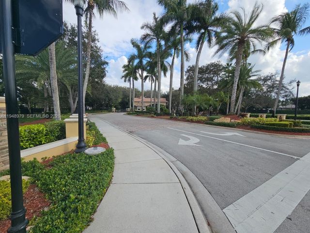 12981 Kapok Ln, Davie, FL 33330