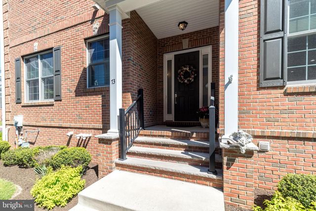 73 CREEKVIEW LN, Yardley, PA 19067