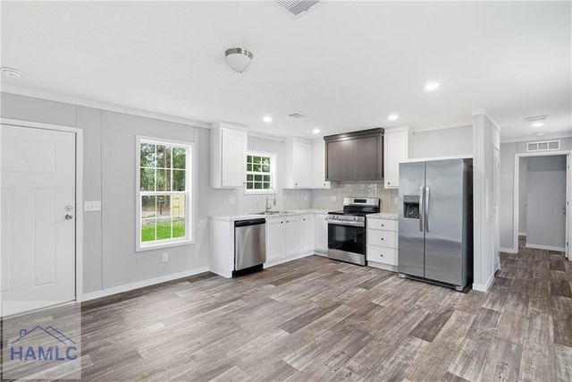 93 Thrasher Circle, Jesup, GA 31545