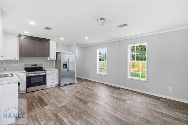 93 Thrasher Circle, Jesup, GA 31545