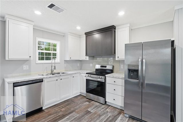93 Thrasher Circle, Jesup, GA 31545