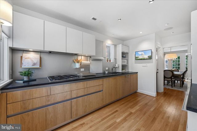 1706 SURREY LN NW, Washington, DC 20007