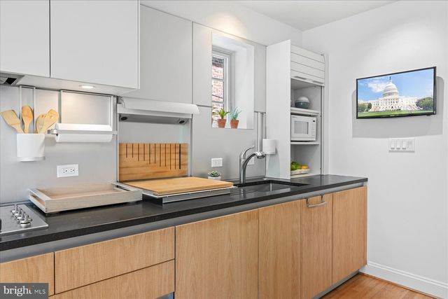 1706 SURREY LN NW, Washington, DC 20007