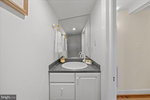 1706 SURREY LN NW, Washington, DC 20007