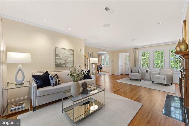 1706 SURREY LN NW, Washington, DC 20007