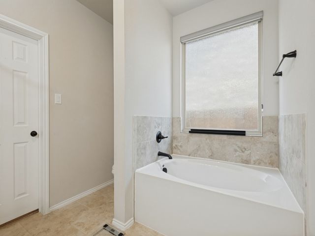 3825 S Courtney Court, Heartland, TX 75126
