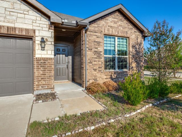 3825 S Courtney Court, Heartland, TX 75126