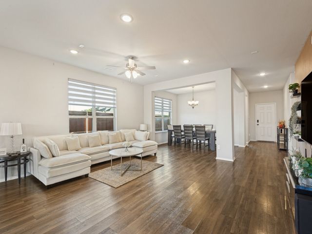 3825 S Courtney Court, Heartland, TX 75126