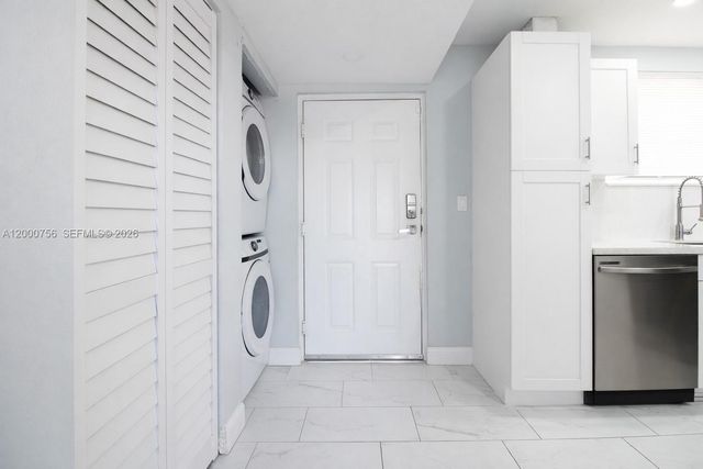 14951 SW 82nd Ln 17-402, Miami, FL 33193