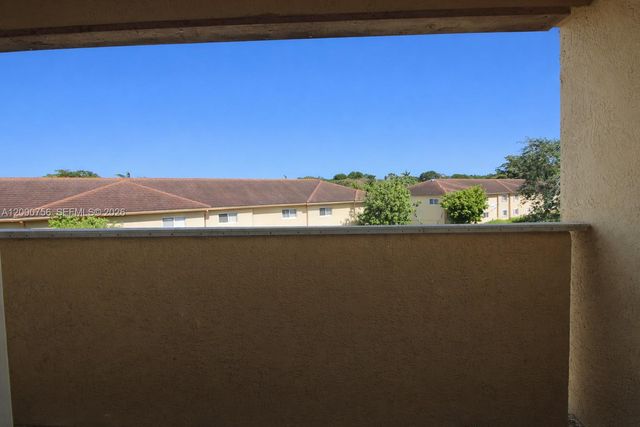 14951 SW 82nd Ln 17-402, Miami, FL 33193