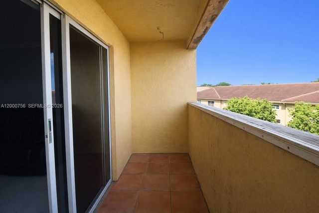 14951 SW 82nd Ln 17-402, Miami, FL 33193