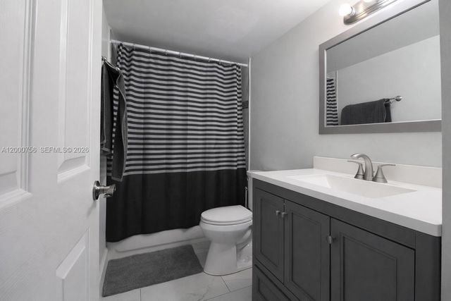 14951 SW 82nd Ln 17-402, Miami, FL 33193