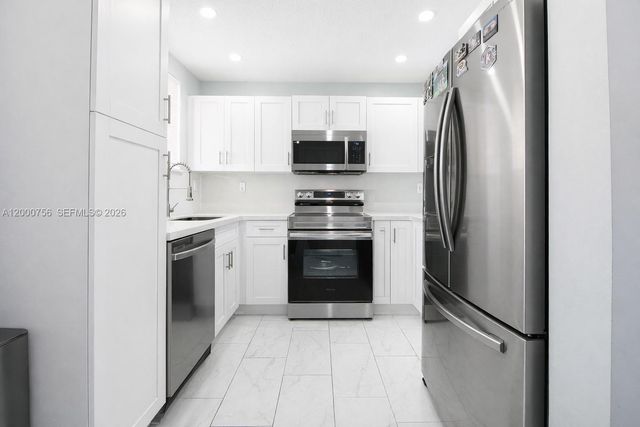 14951 SW 82nd Ln 17-402, Miami, FL 33193