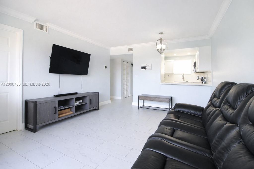 14951 SW 82nd Ln 17-402, Miami, FL 33193