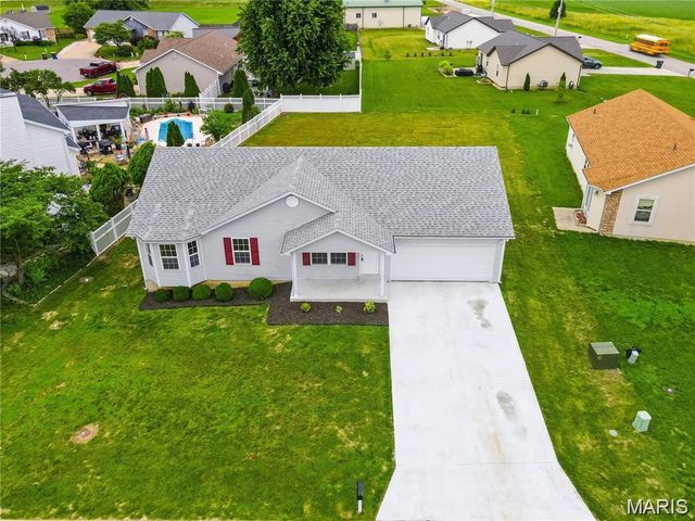 104 Briarwood Drive, Moscow Mills, MO 63362