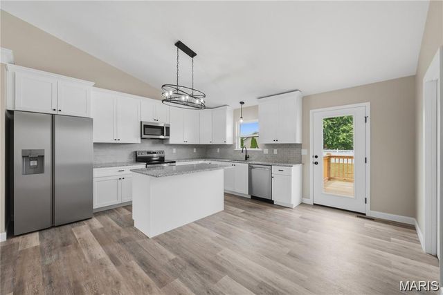 104 Briarwood Drive, Moscow Mills, MO 63362