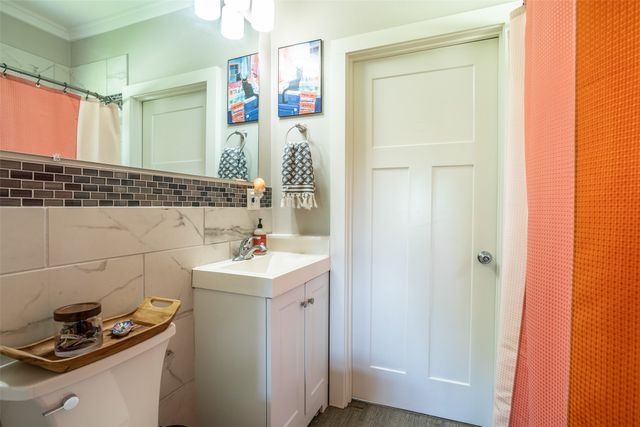 202 Hillside Avenue, Des Moines, IA 50315
