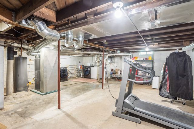 202 Hillside Avenue, Des Moines, IA 50315