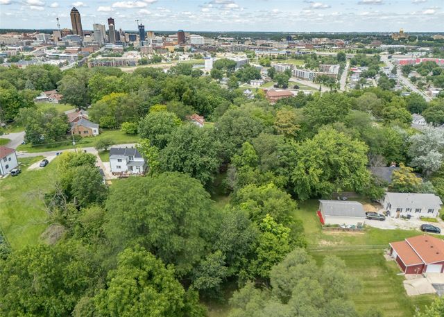 202 Hillside Avenue, Des Moines, IA 50315