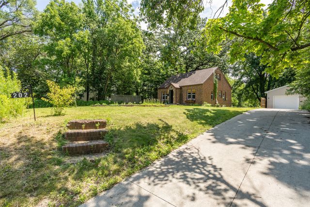 202 Hillside Avenue, Des Moines, IA 50315