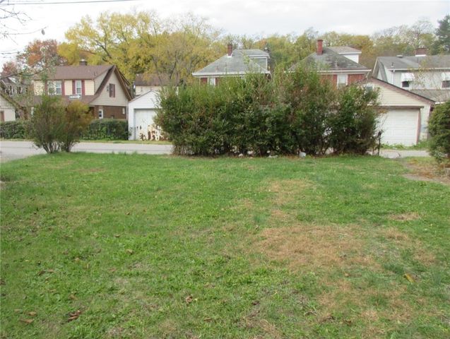 1027 1st St, Mckees Rocks, PA 15136