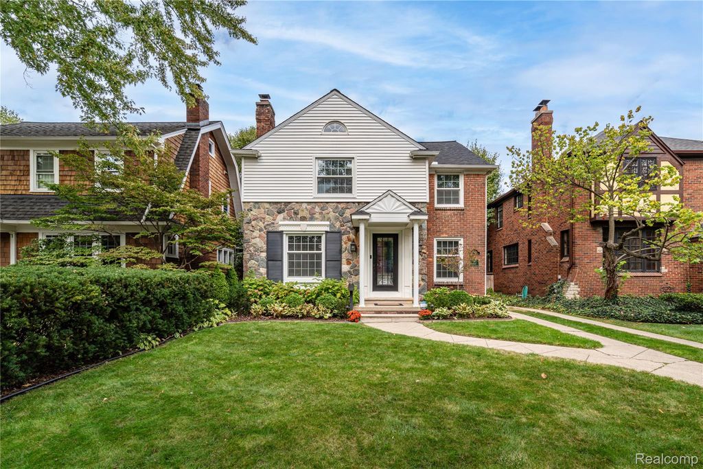 838 W Oakridge Street, Ferndale, MI 48220