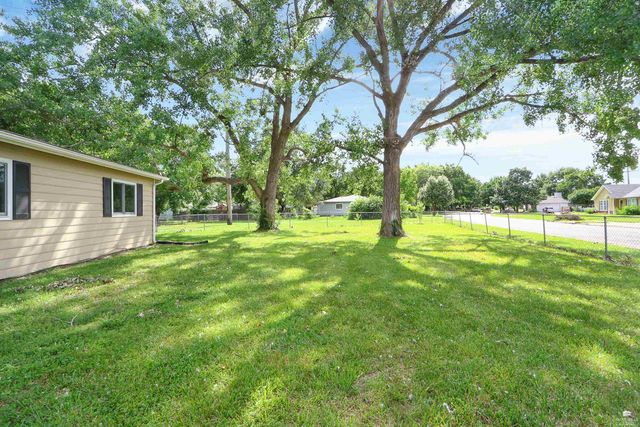2445 Buttonwood Drive, Manhattan, KS 66502
