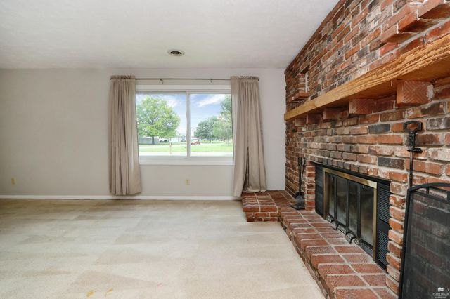 2445 Buttonwood Drive, Manhattan, KS 66502