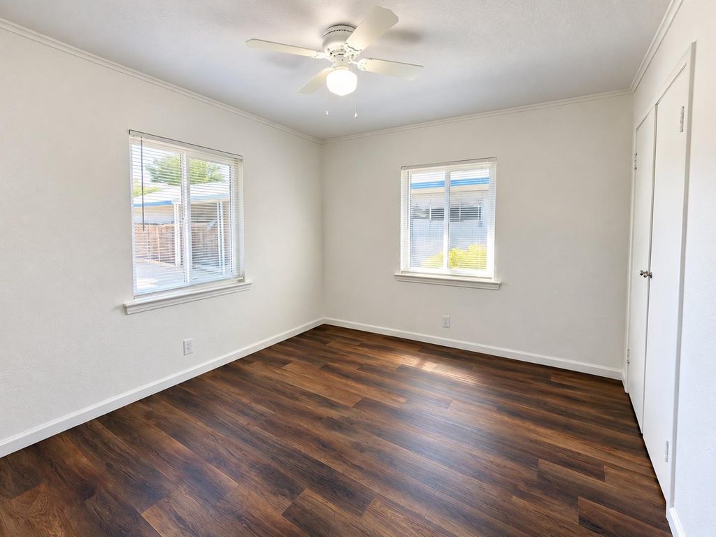 Image 10 of property listing at 2922 E Lamona Avenue, Fresno, CA 93703