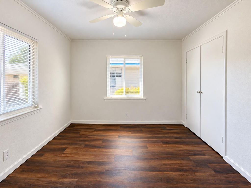 Image 11 of property listing at 2922 E Lamona Avenue, Fresno, CA 93703