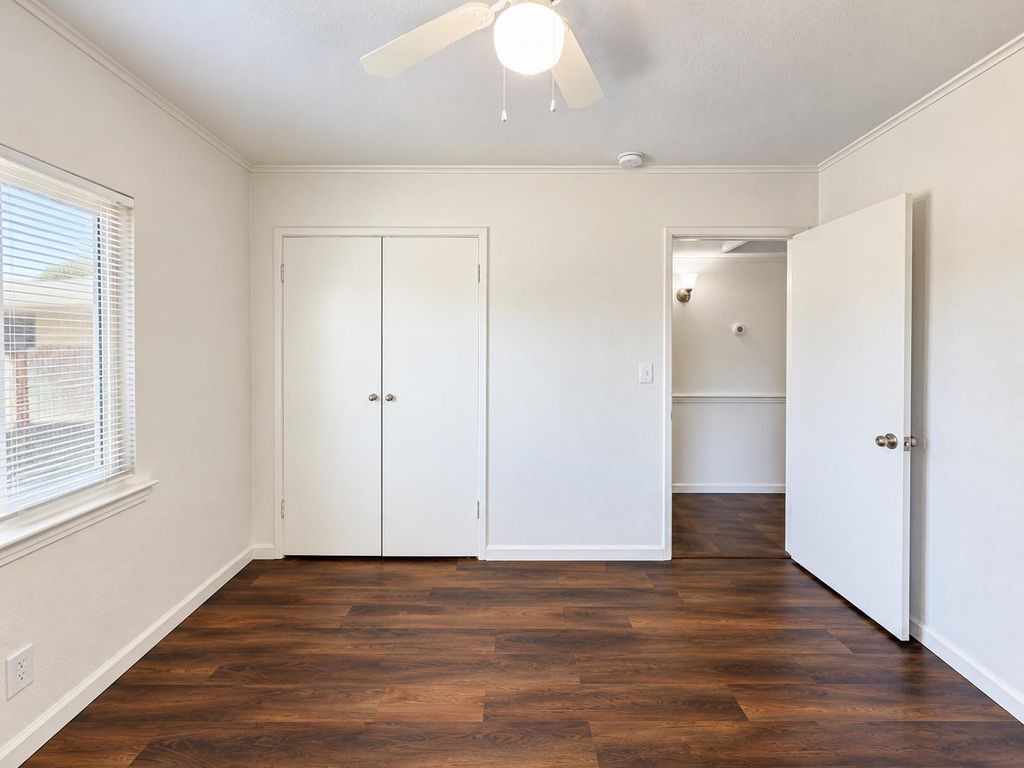 Image 12 of property listing at 2922 E Lamona Avenue, Fresno, CA 93703
