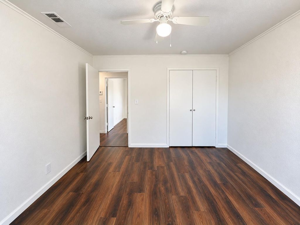 Image 14 of property listing at 2922 E Lamona Avenue, Fresno, CA 93703