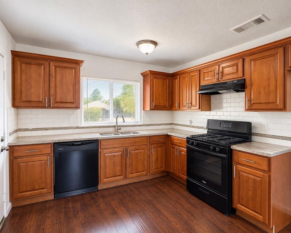 Image 7 of property listing at 2922 E Lamona Avenue, Fresno, CA 93703