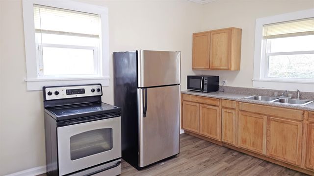 810 Chestnut Street, Laurens, SC 29360