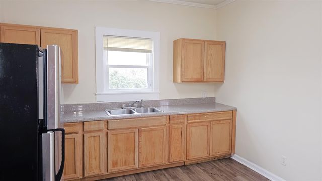 810 Chestnut Street, Laurens, SC 29360