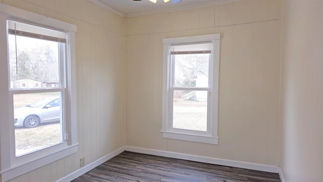 810 Chestnut Street, Laurens, SC 29360