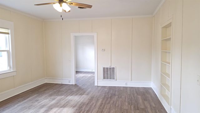 810 Chestnut Street, Laurens, SC 29360