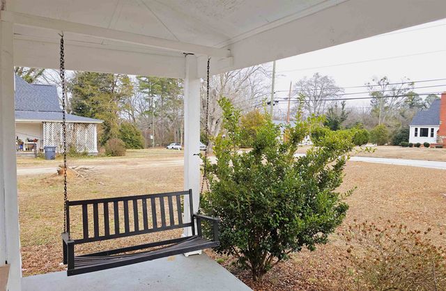 810 Chestnut Street, Laurens, SC 29360