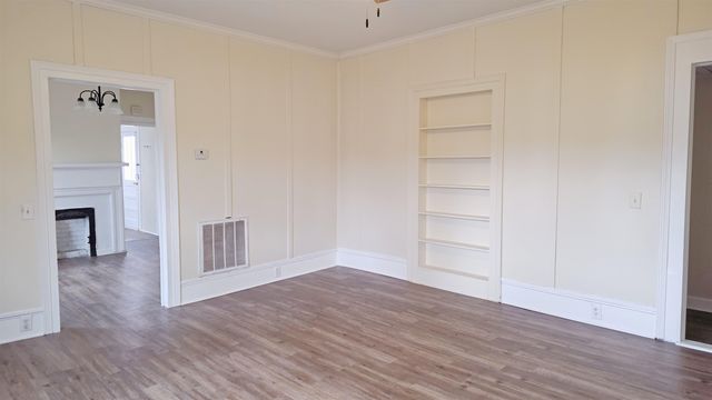 810 Chestnut Street, Laurens, SC 29360