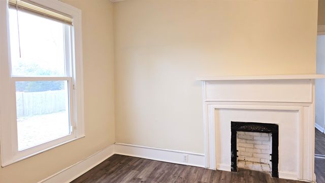 810 Chestnut Street, Laurens, SC 29360