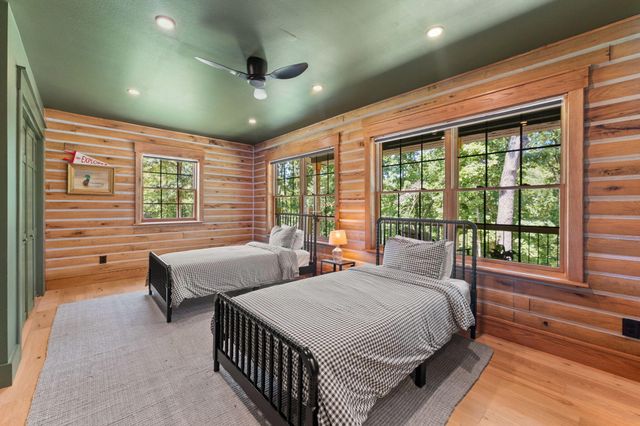 55 Swan Lane, Pineville, MO 64856