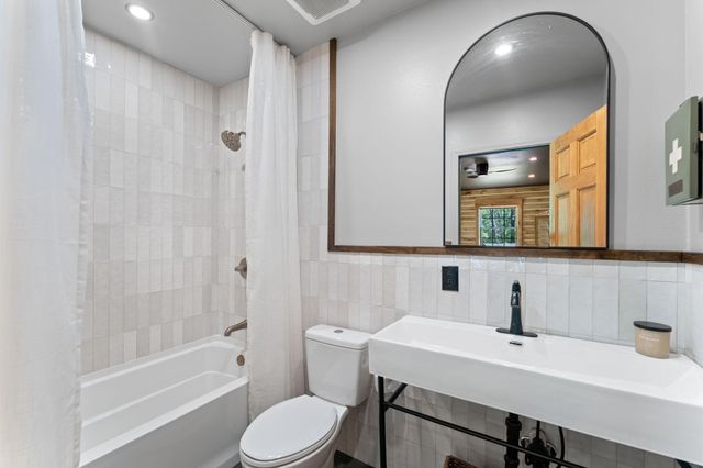 55 Swan Lane, Pineville, MO 64856