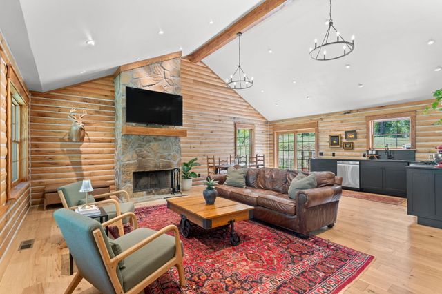 55 Swan Lane, Pineville, MO 64856