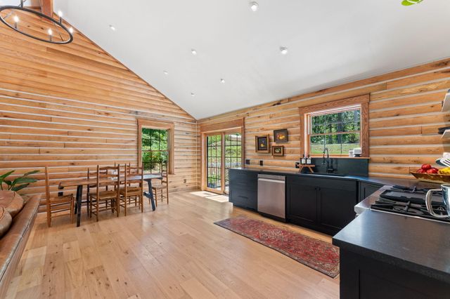 55 Swan Lane, Pineville, MO 64856