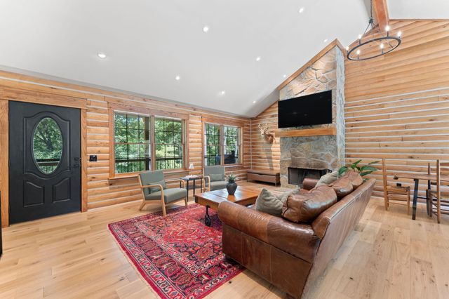 55 Swan Lane, Pineville, MO 64856