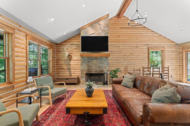 55 Swan Lane, Pineville, MO 64856