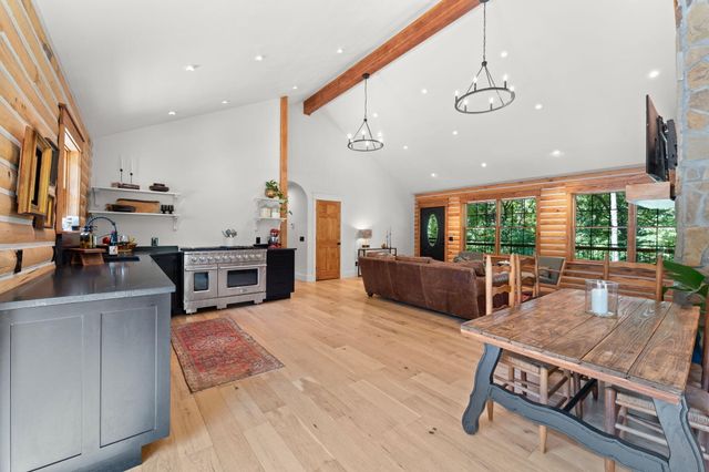 55 Swan Lane, Pineville, MO 64856